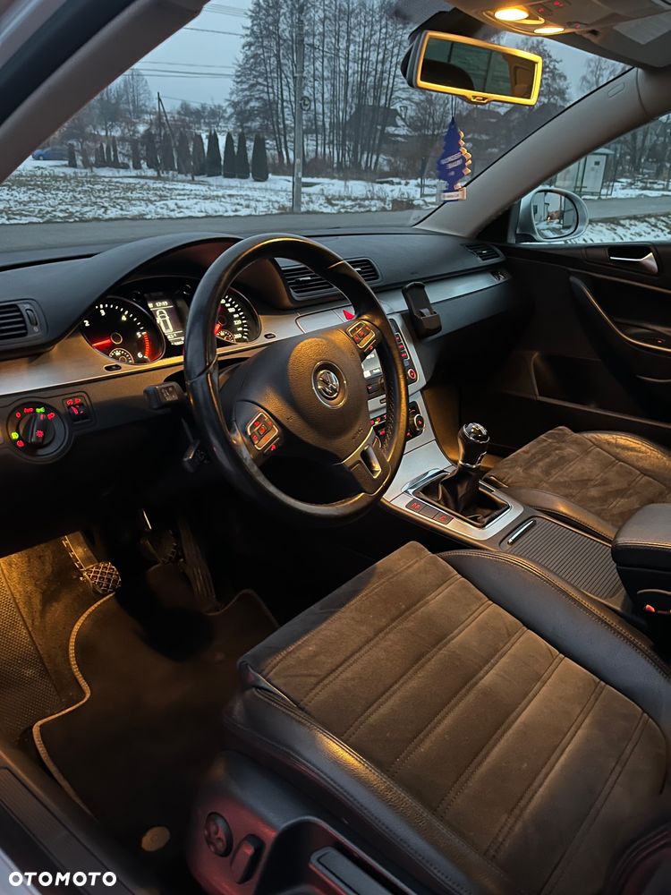 Volkswagen Passat 2.0 TDI DPF Highline - 21