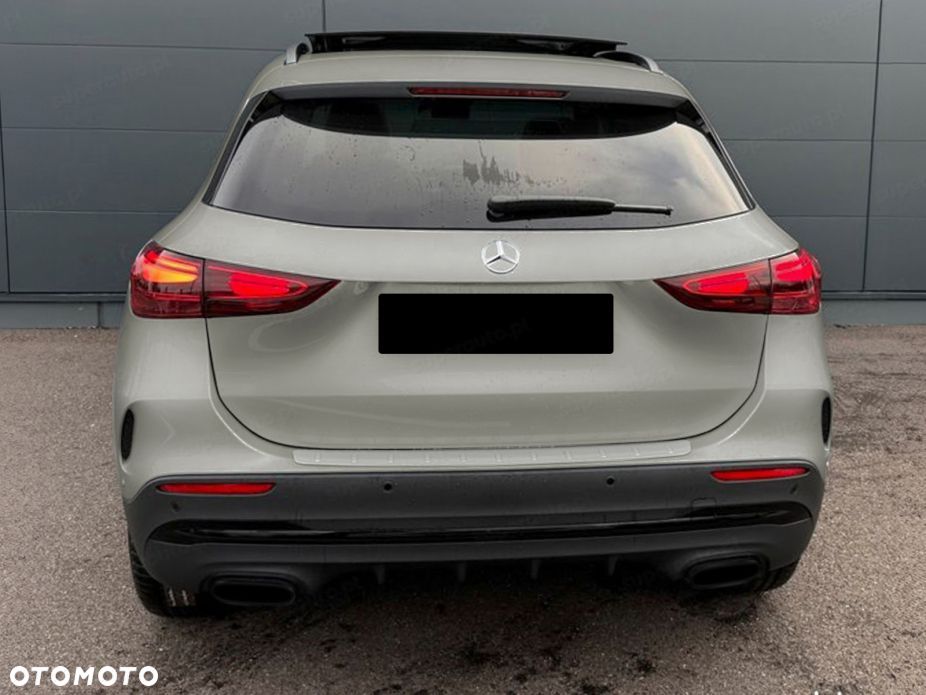 Mercedes-Benz GLA 220 d 4-Matic 8G-DCT - 2