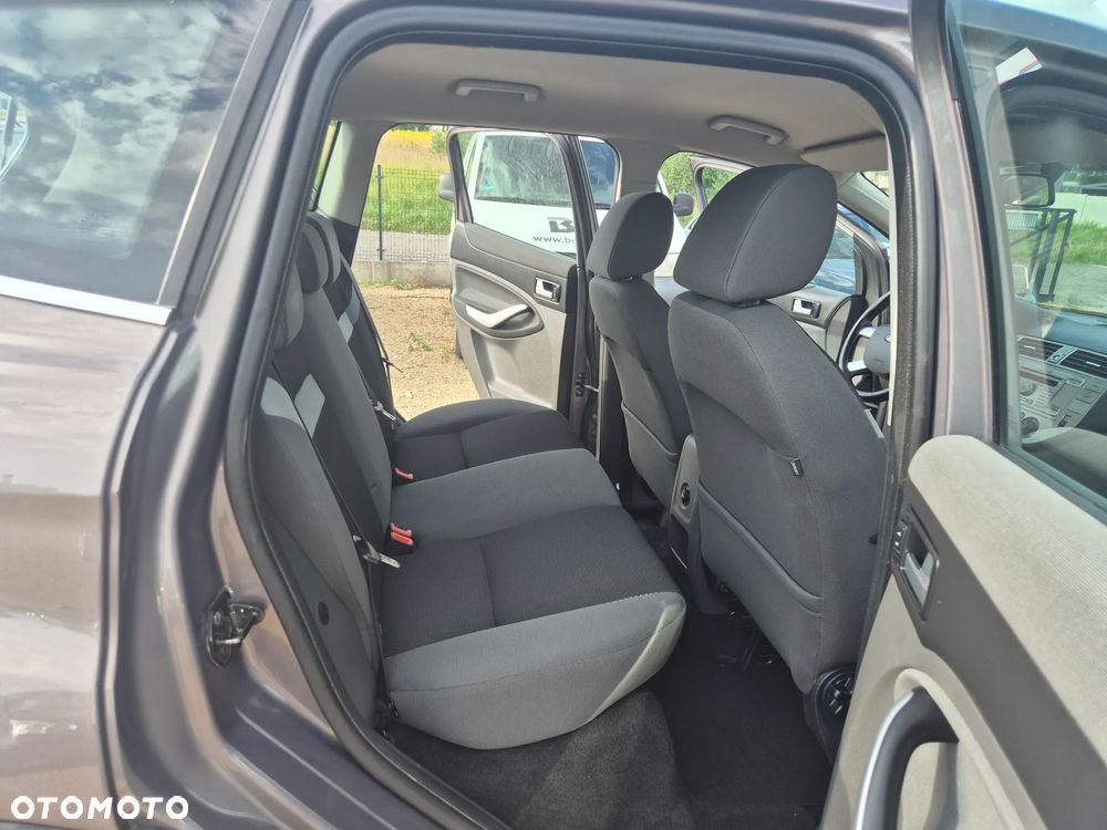 Ford Kuga - 8