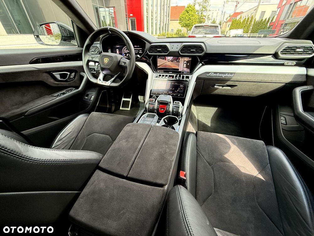 Lamborghini Urus - 10