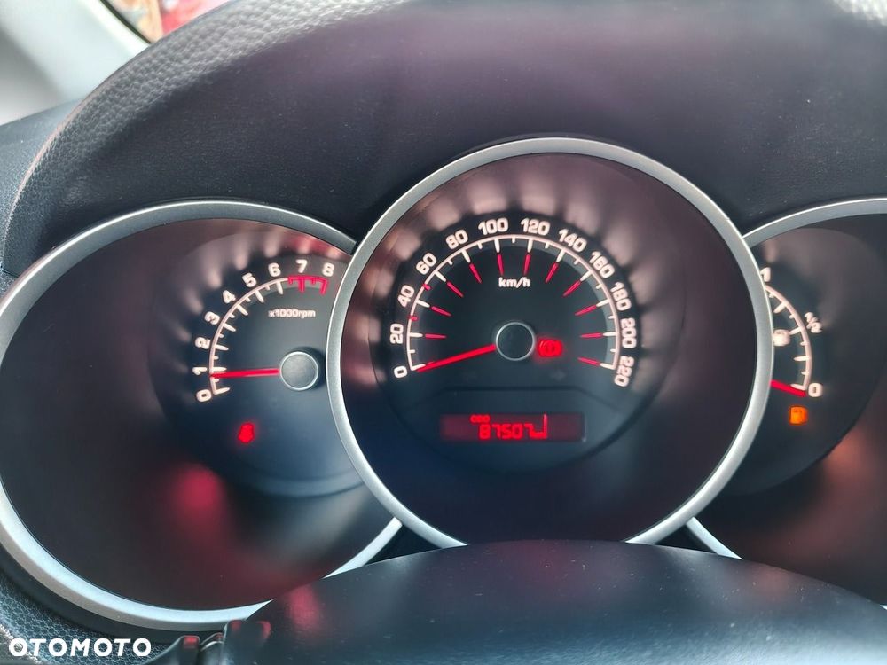 Kia Venga - 10
