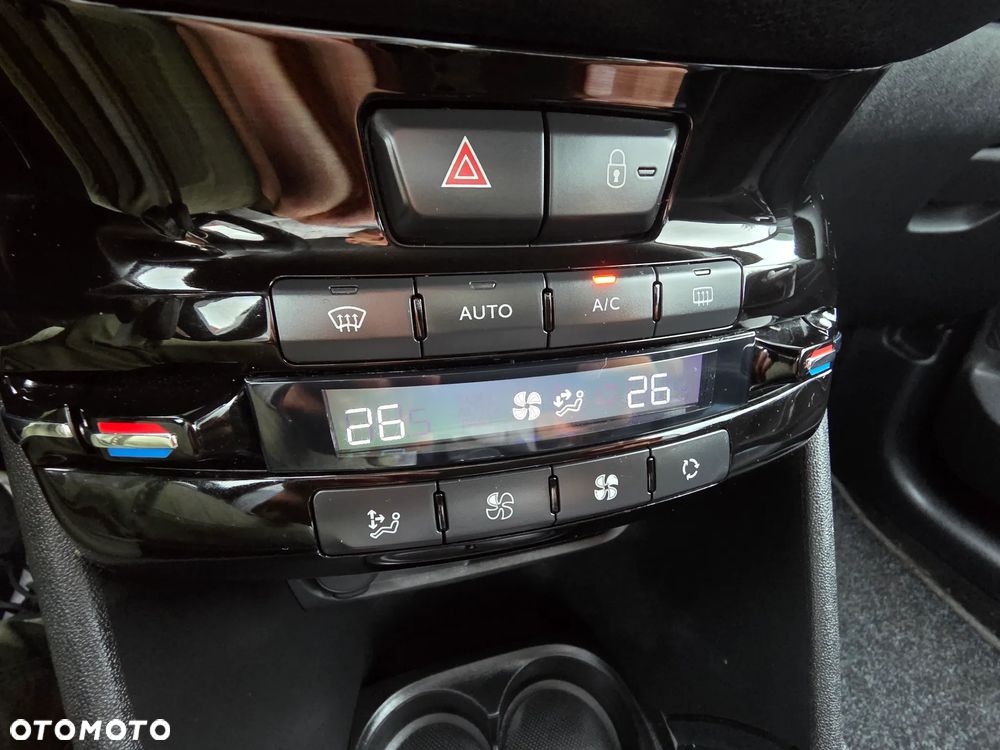 Peugeot 208 1.2 PureTech Allure - 30
