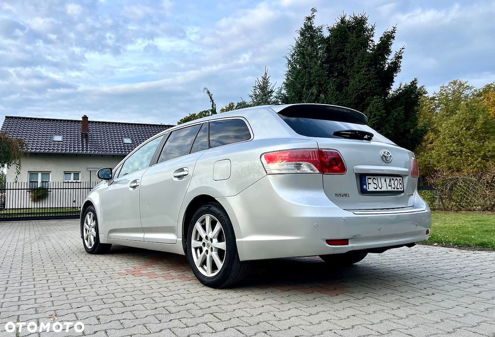 Toyota Avensis 2.2 D-4D Premium - 8