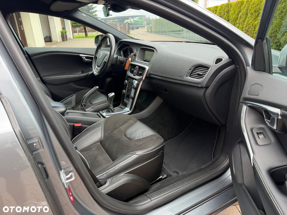 Volvo V40 D2 Drive-E R-Design Momentum - 15