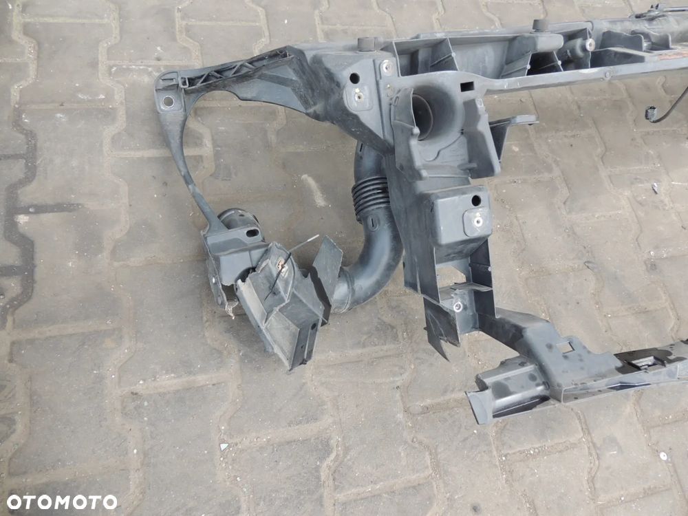 Pas przedni Renault Master III Movano 2,3 DCI - 2