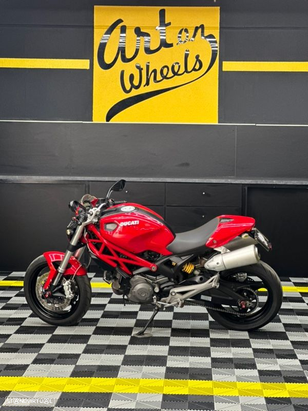 Ducati Monster 696 - 11