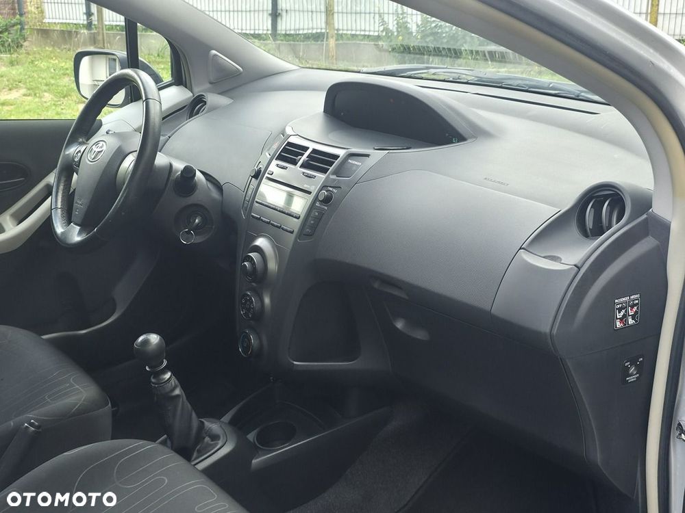 Toyota Yaris - 10