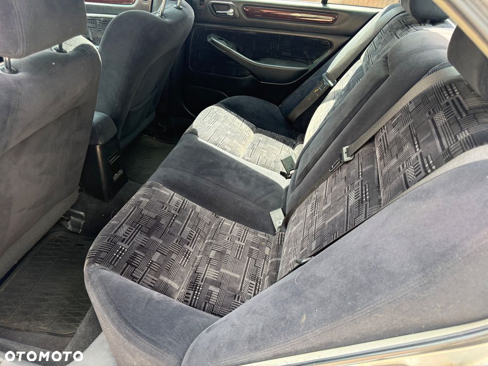 Honda Accord 2.0 ES - 13