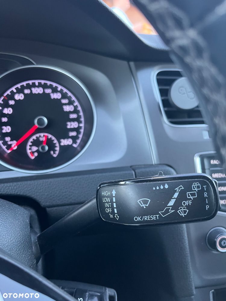 Volkswagen Golf 1.6 TDI BlueMotion Comfortline - 34