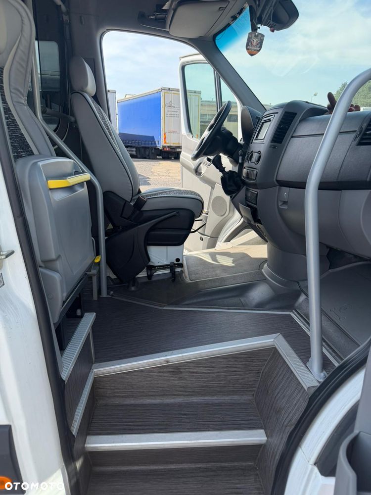 Mercedes-Benz Sprinter - 13