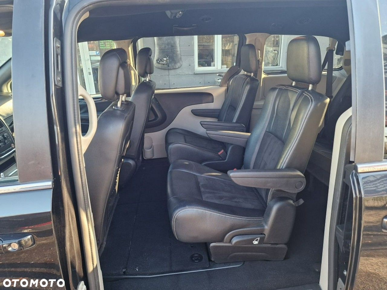 Dodge Grand Caravan - 25