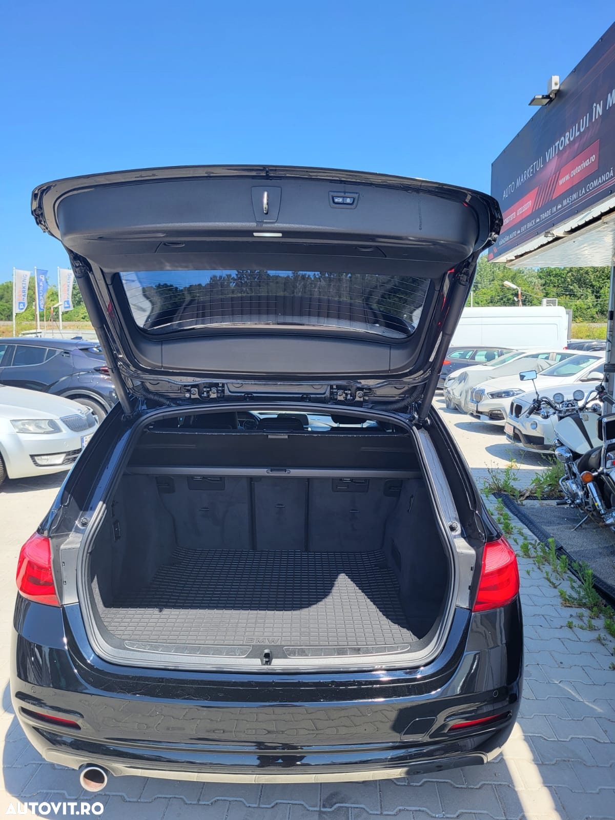 BMW Seria 3 318d Touring Aut. Sport Line - 21