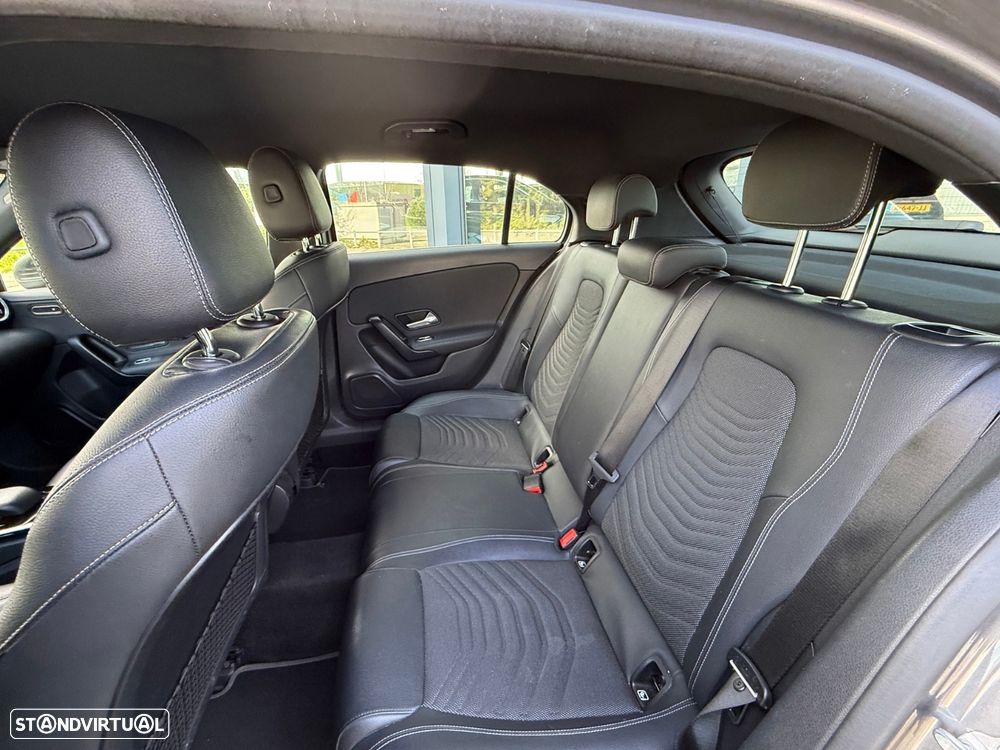Mercedes-Benz A 180 7G-DCT Special Edition - 15