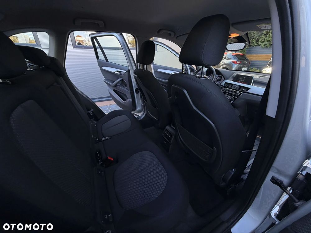 BMW X1 sDrive20i Advantage - 17