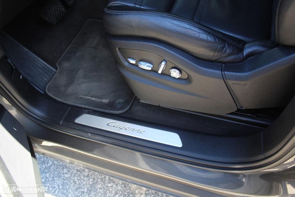 Porsche Cayenne Coupé E-Hybrid - 19