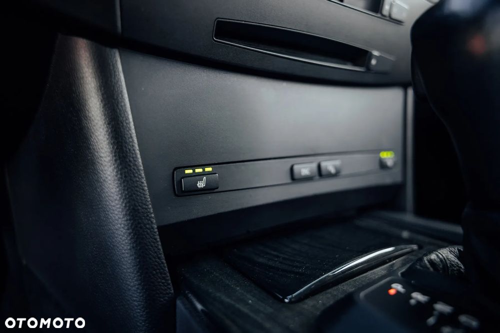 BMW Seria 5 545i - 23