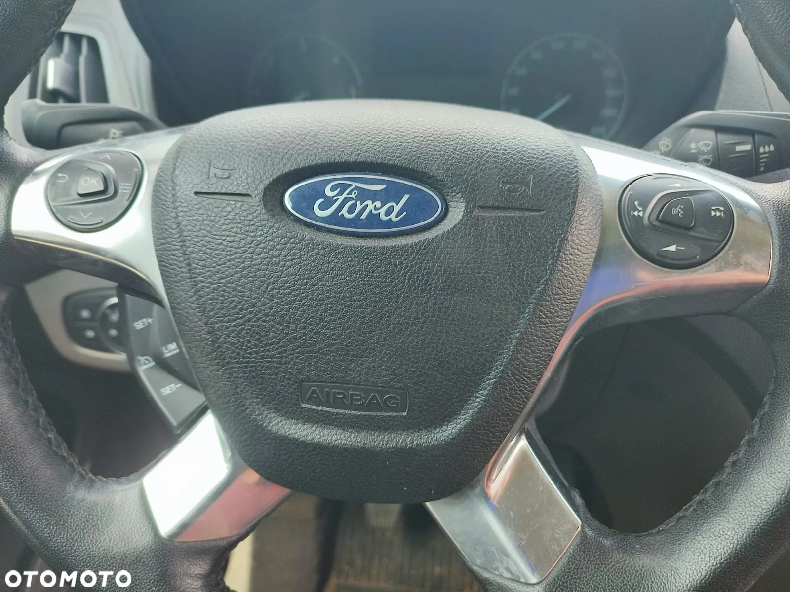 Ford CONNECT - 12