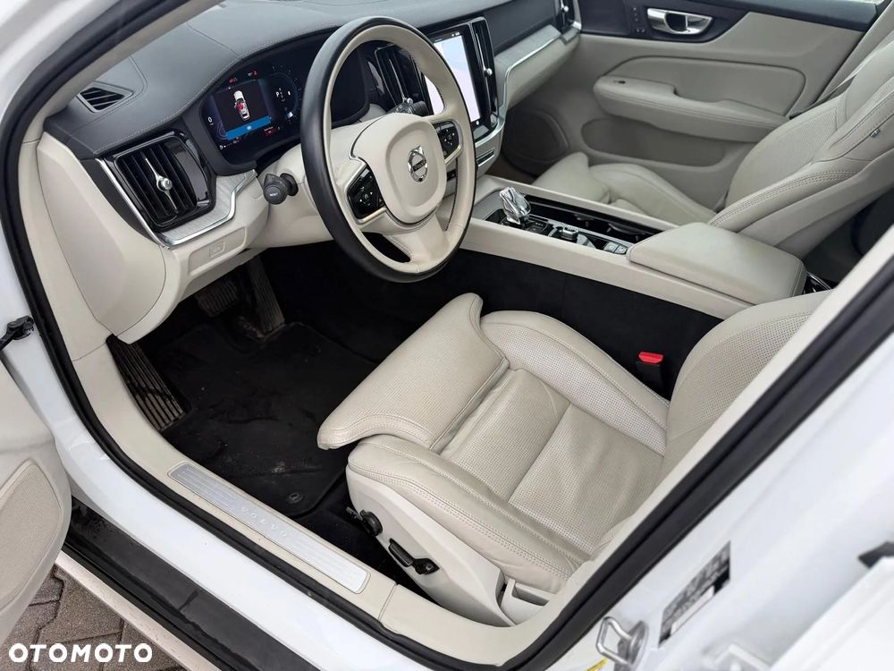 Volvo V60 Cross Country B5 B AWD Ultimate - 15