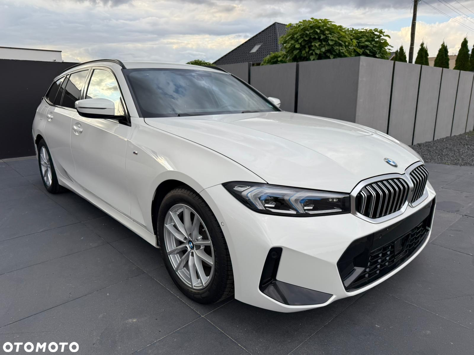 BMW Seria 3 320d Touring M Sport - 2