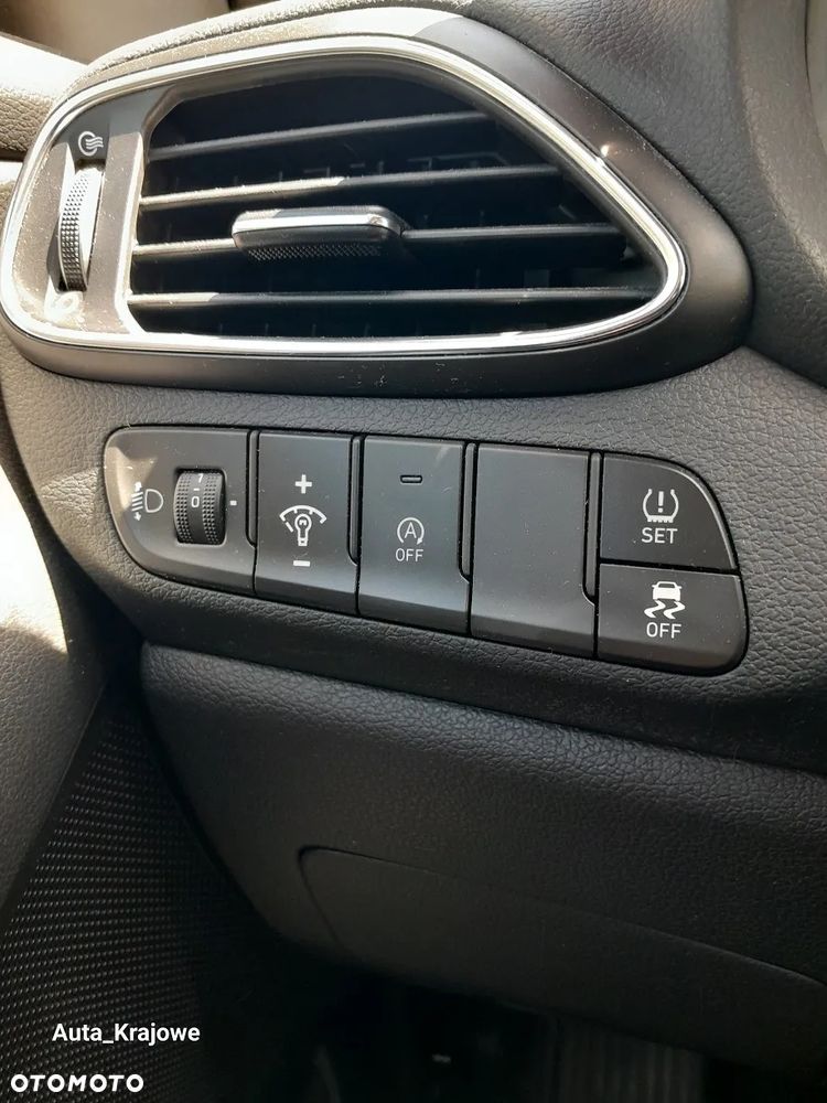 Hyundai i30 1.5 DPI Classic + - 20