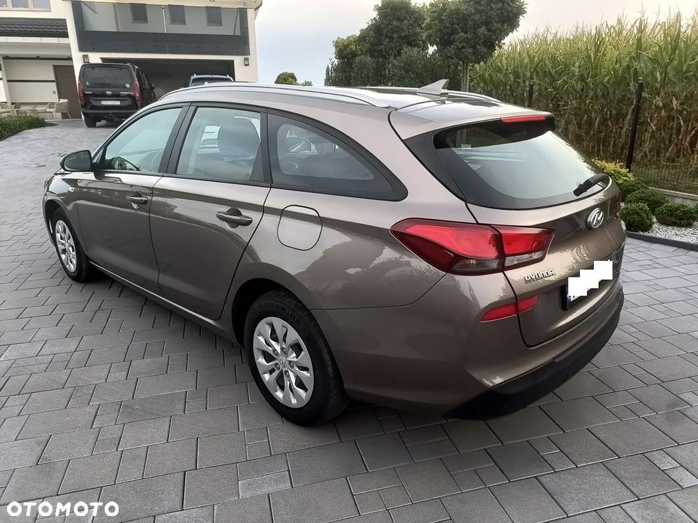 Hyundai i30 1.5 DPI Classic + - 5