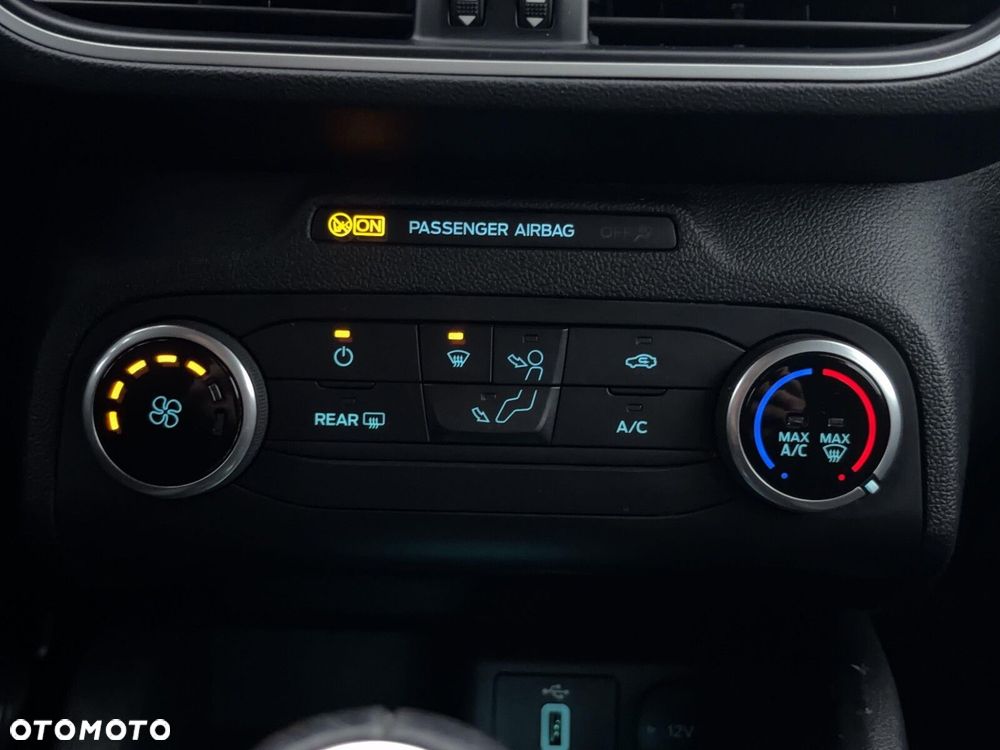 Ford Focus 1.0 EcoBoost Trend Edition Business - 23