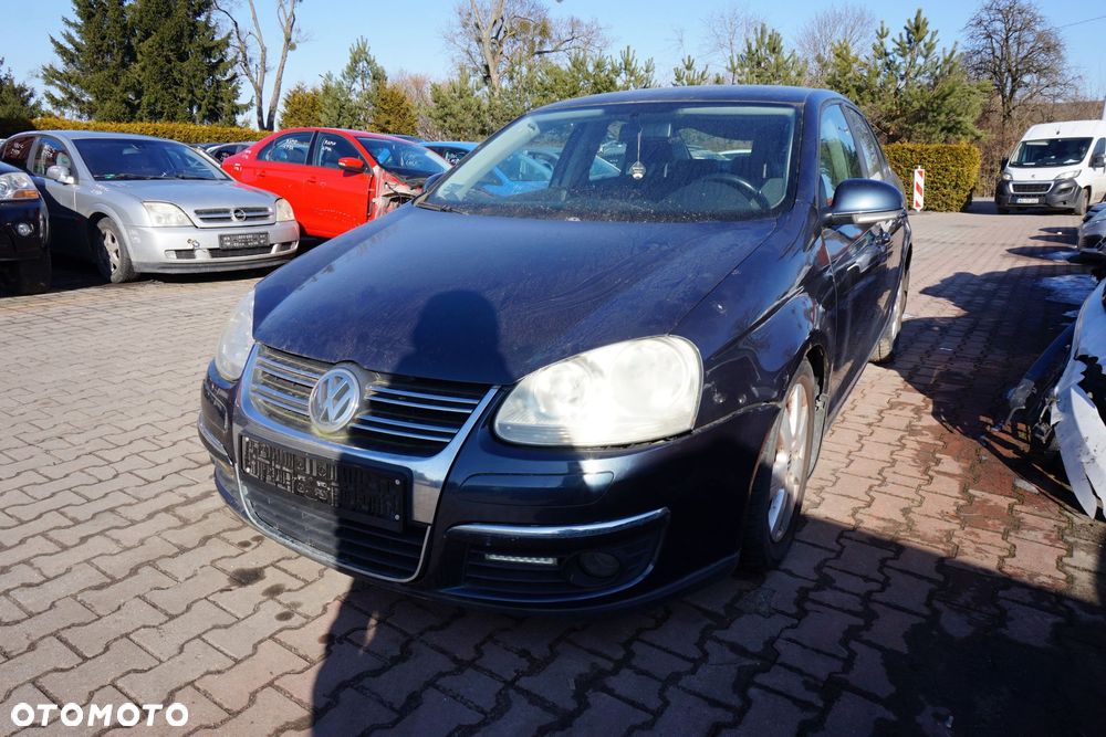 VOLKSWAGEN JETTA V SEDAN 2007 LC5F 1.9 TDI BXE 105KM JCR SZARY na części - 1