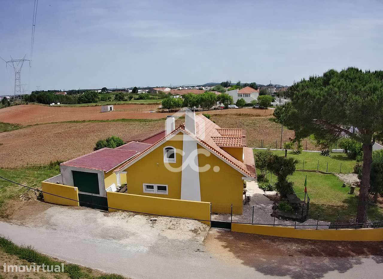 Moradia T2+1 inserida em lote com 1200 m2 - Grande imagem: 4/8