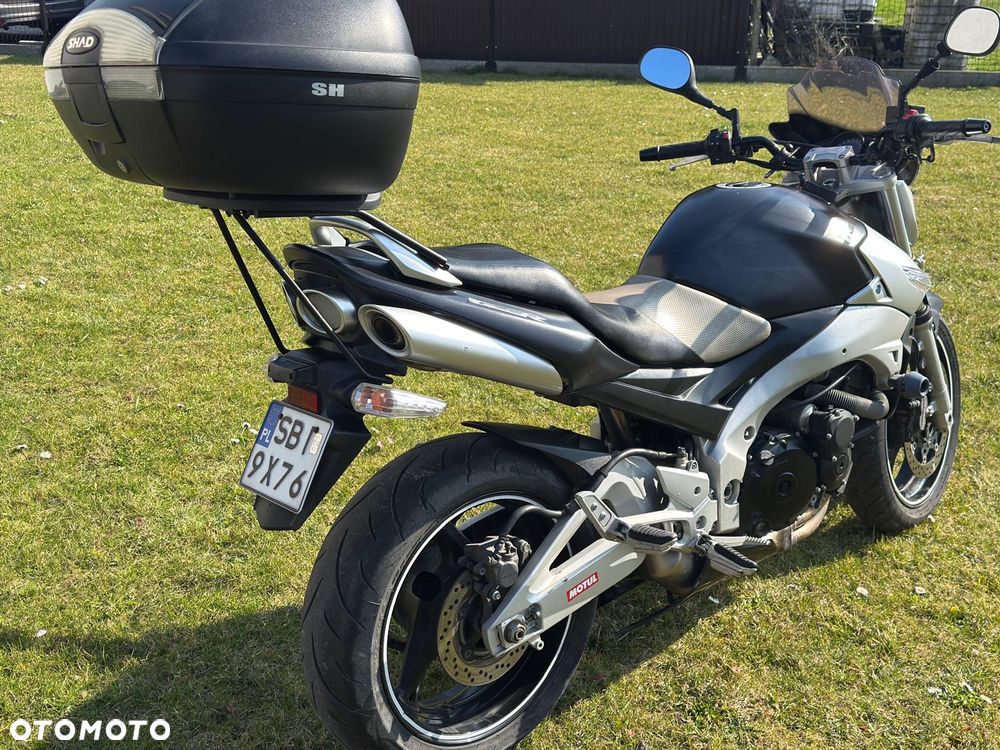 Suzuki GSR - 2