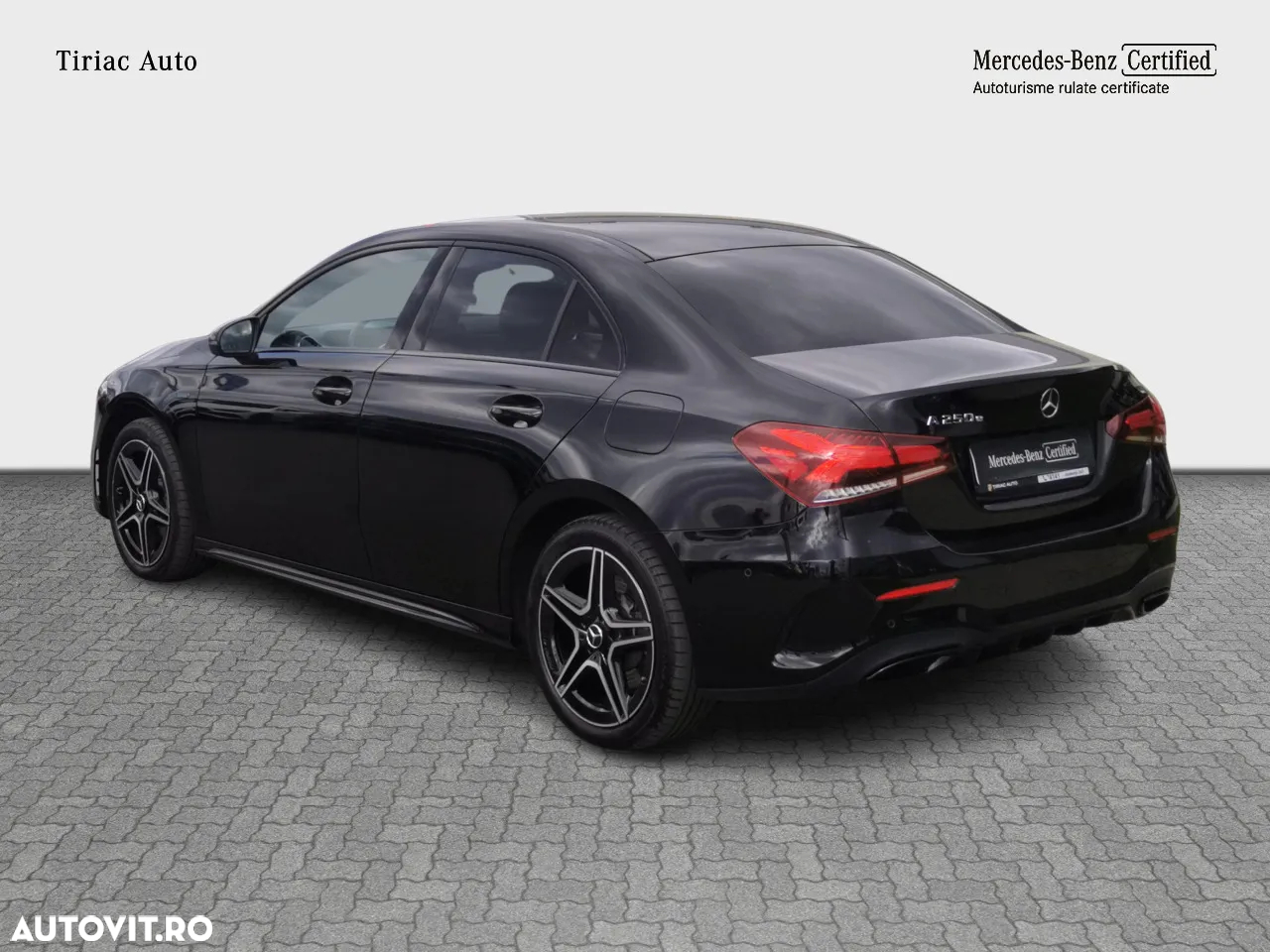 Mercedes-Benz A 250 e 8G-DCT AMG Line - 4