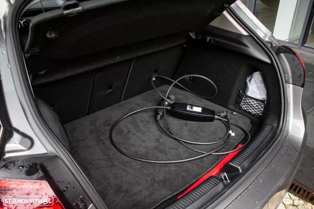 Mercedes-Benz A 250 e - 30