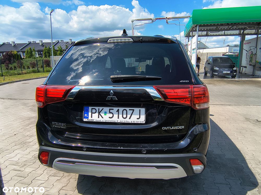 Mitsubishi Outlander 2.0 Instyle + 4WD CVT - 5