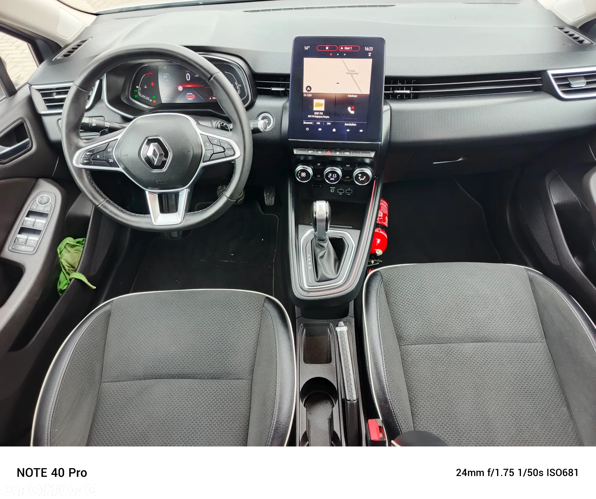 Renault Clio - 32
