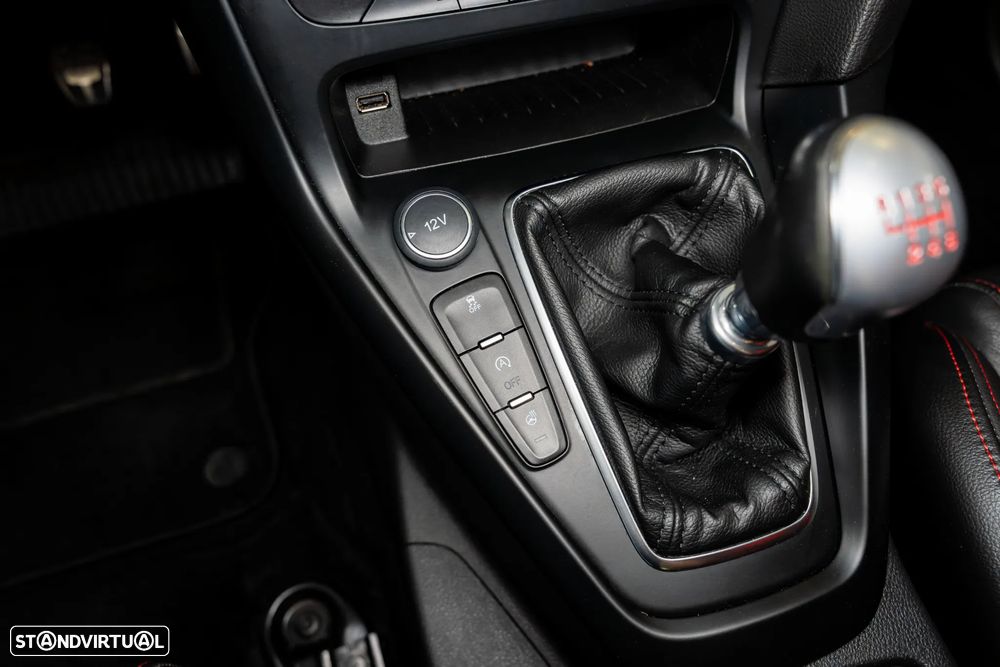 Ford Focus 2.0 EcoBoost ST c/ Pack Pele Desportiva - 24