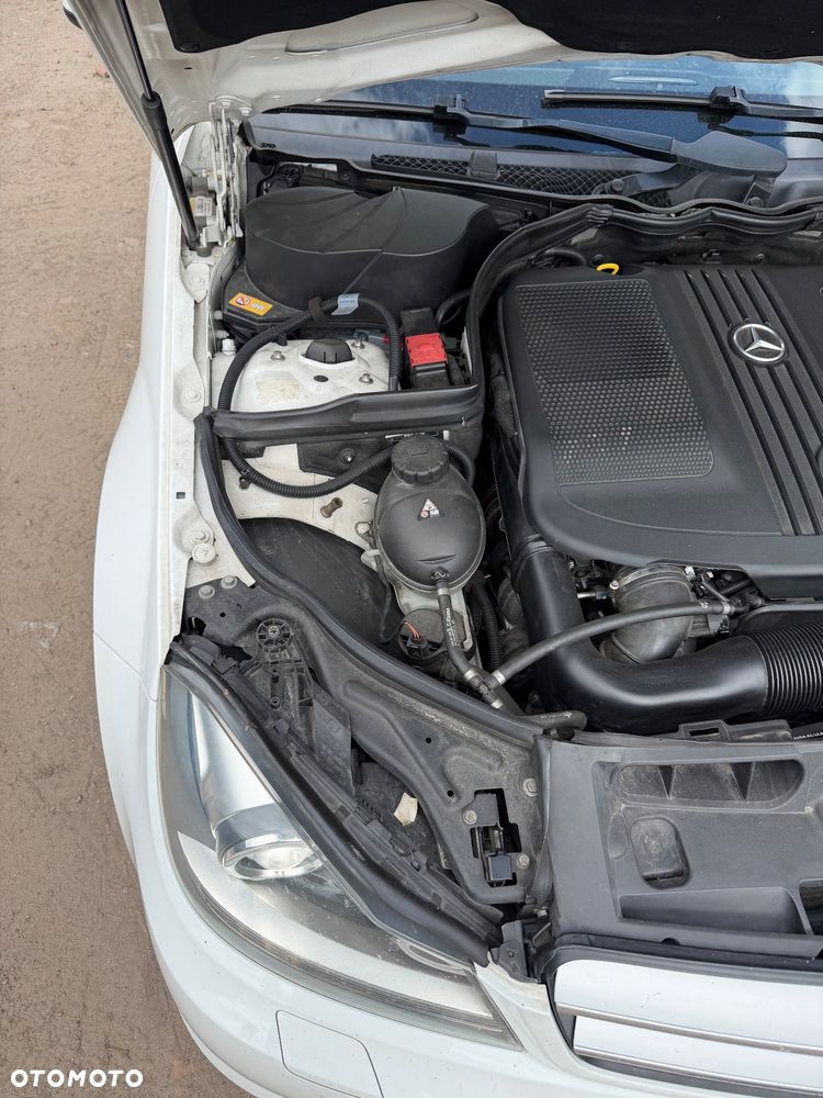 Mercedes-Benz Klasa C 220 CDI DPF BlueEFFICIENCY 7G-TRONIC Edition 1 - 39