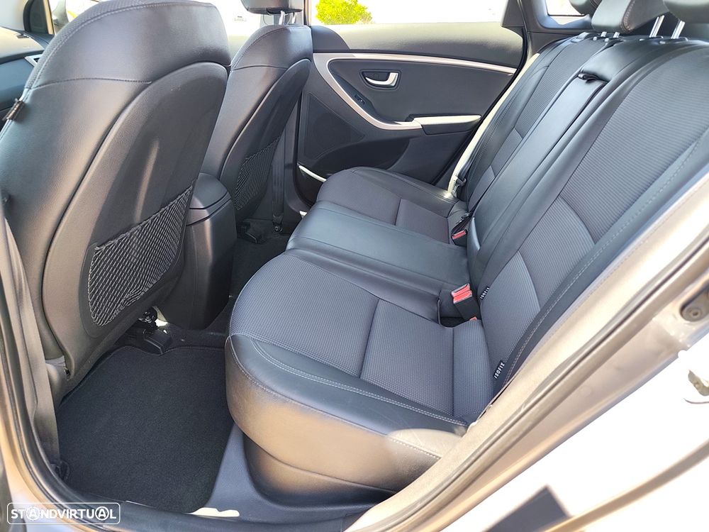 Hyundai i30 1.6 CRDI STyle J17 - 12