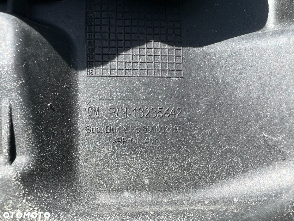 PODSTAWA AKUMULATORA OPEL CORSA D 1.4 13235642 - 2