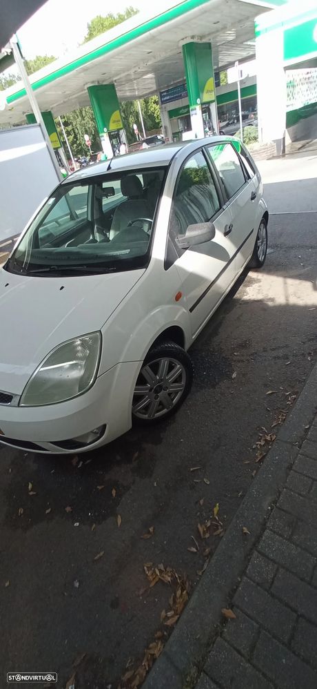 Ford Fiesta 1.4 Ghia - 4