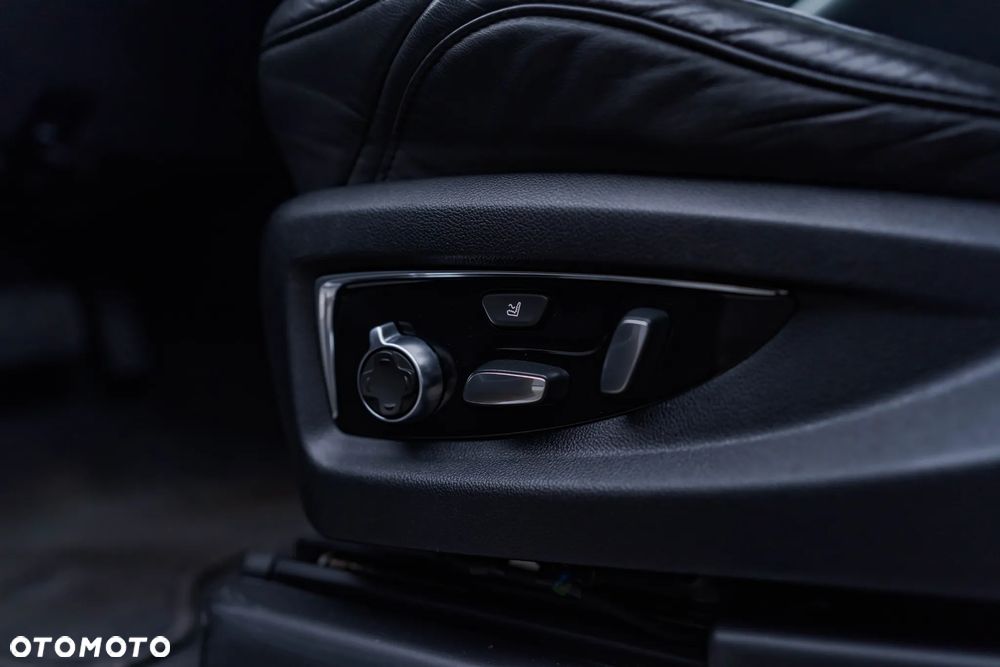 Cadillac Escalade 6.2 V8 AWD AT Platinum - 32