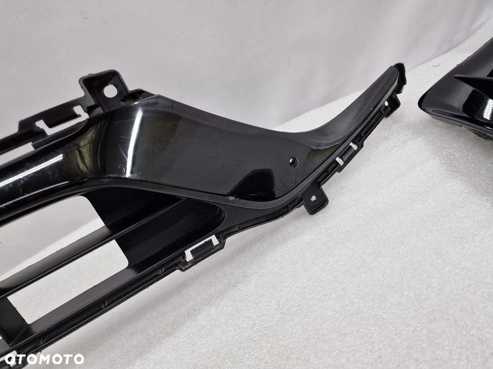 KIA VENGA LIFT 14- KRATKA ŚRODKOWA ZDERZAKA PRZEDNIEGO PRZÓD , NR 86560-1P500 , NR AUKCJI KR385 - 11