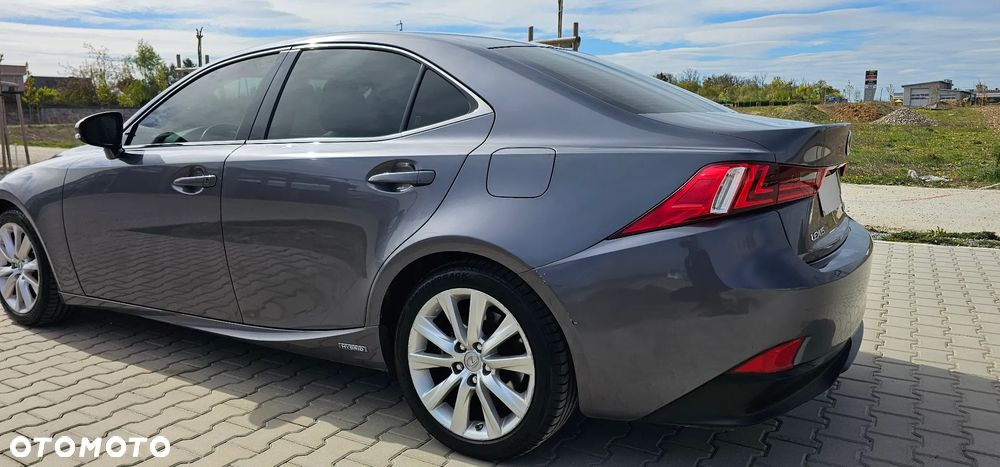 Lexus IS 300h Elegance - 15