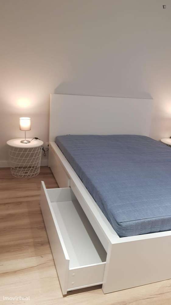 Quarto - localizado em Leça da Palmeira Porto - Grande imagem: 2/14