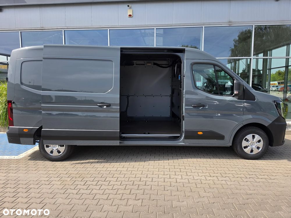 Nissan Interstar - 3