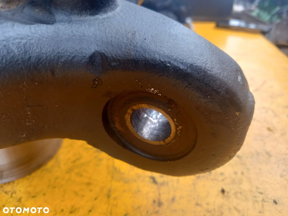 Zwrotnica przedniej osi Deutz Fahr Agrotron 180.7 - 7