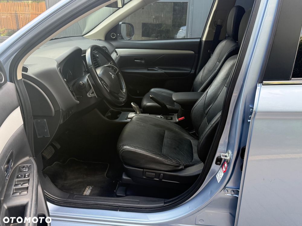 Mitsubishi Outlander 2.0 4WD Top - 21