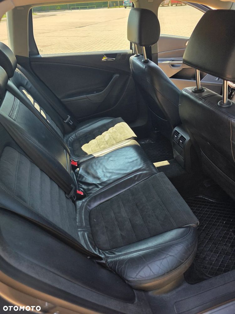 Volkswagen Passat 2.0 TDI Comfortline - 12