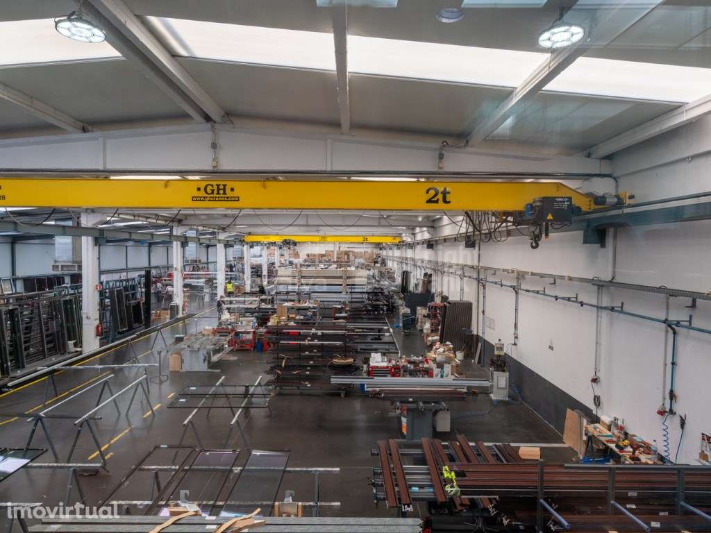 Armazém fabril com 2500 m2, em Alhos Vedros, Moita - Grande imagem: 2/26