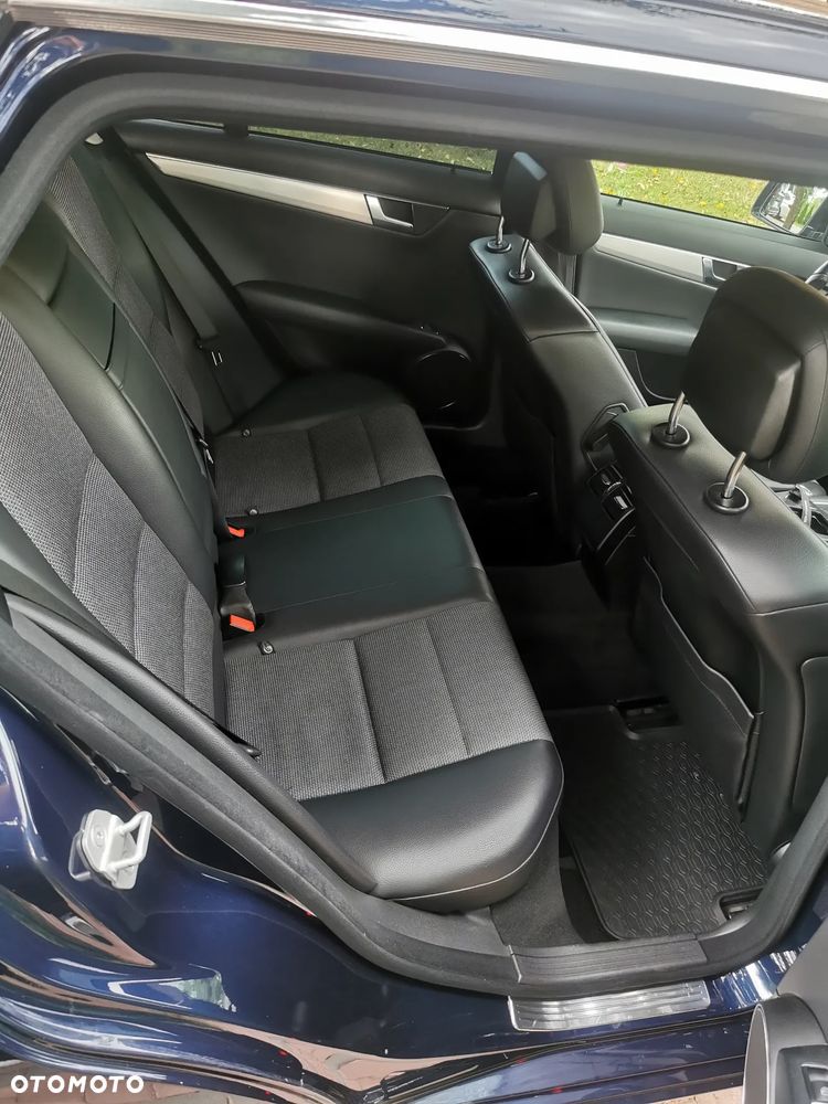 Mercedes-Benz Klasa C 180 CGI BlueEff Avantgarde - 15