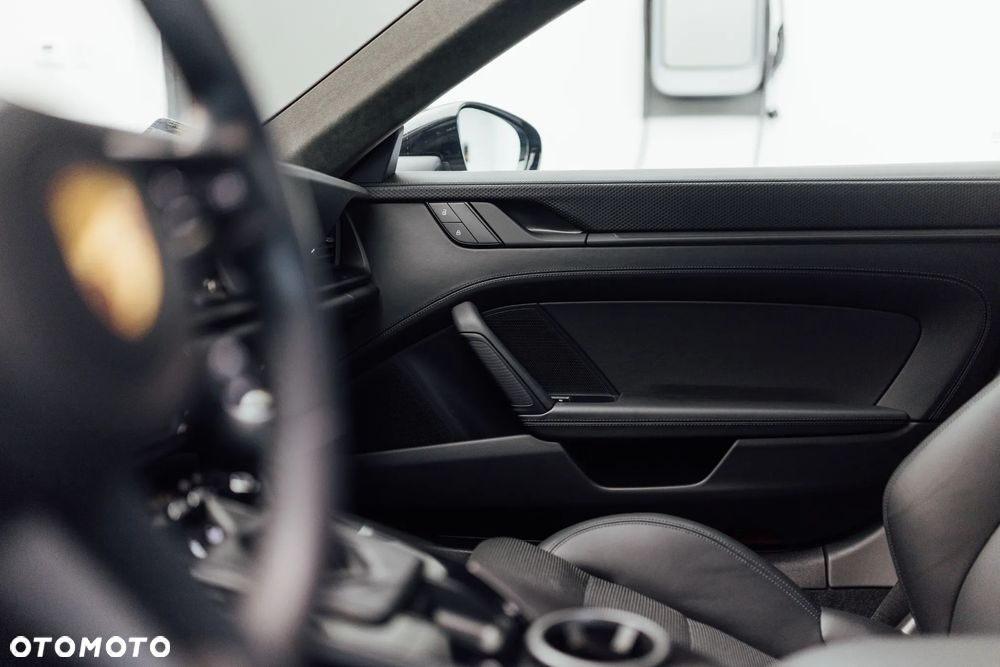 Porsche 911 GT3 Touring PDK - 31