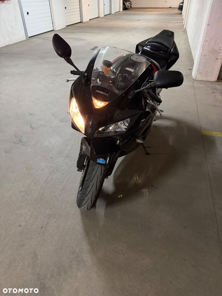 Honda CBR - 1